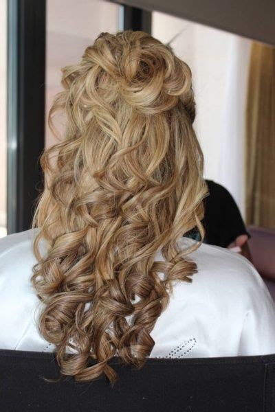 Planning a wedding is a major source of both stress and joy. Top 9 Indian Reception Hairstyles | Styles At Life | Long hair styles, Hair styles, Curly ...