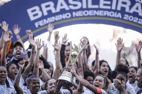 A Valorização Do Futebol Feminino No Brasil E No Mundo