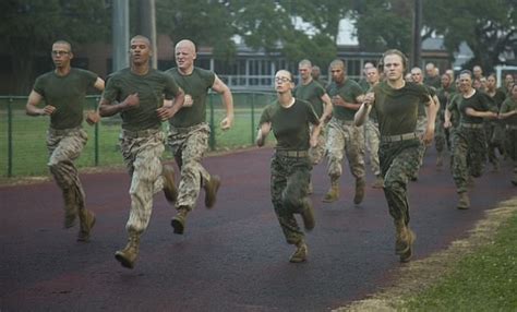 First Mixed Male Female Boot Camp For Us Marine Recruits Daily Mail