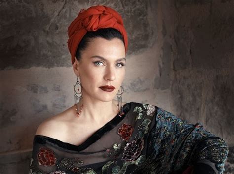 Şevval sam kaç yaşında olduğunu merak ediyorsanız şevval şam'ın doğum tarihi 11 kasım 1973 yılıdır. Şevval Sam mayolu fotoğrafı ile olay yarattı 40 yıllık mankenlere taş çıkartır Sayfa 1 | Elmaelma