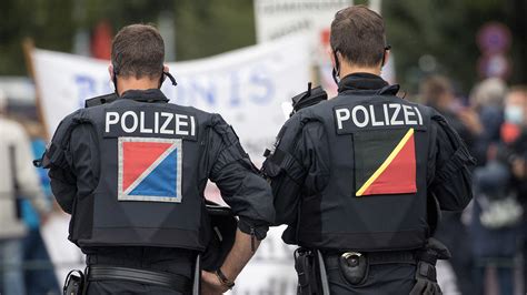 Rassismus Und Rechtsradikalismus Wir Müssen Unabhängig Erforschen Wie Die Polizei Politisch Tickt