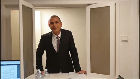 סטפן לגר מציג את j'avance. ‫סיור אישי מאחורי הקלעים של ארץ נהדרת‬‎ - YouTube