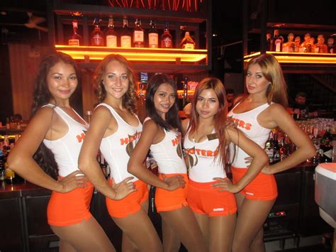Beautiful Hooters Babes 1 Hello From The Five Star Vagabond
