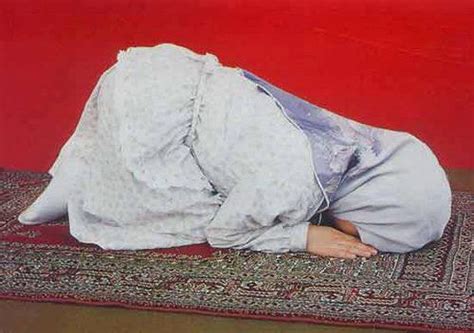 Wanita lebih baik sholat di rumah atau di masjid buya yahya menjawab. wanita sholat di rumah | CAHAYA WAHYU