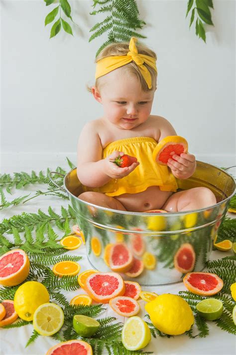 Milk bath photography has quickly become insanely popular. Pin on Baby pic ideas