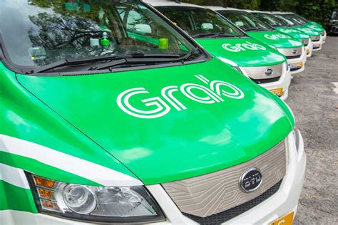 Being a grabcar driver will face a lot of types of customers. Grabcar driver assaulted, car damaged by taxi drivers at ...