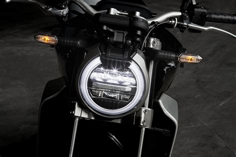 38 828 просмотров • 6 мар. 2018 Honda CB1000R first look - RevZilla