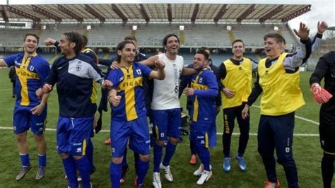 Rosa, presidente, stadio, calciatori e statistiche della squadra parma. Lega Pro, Parma Calcio nel girone B insieme alla Reggiana ...