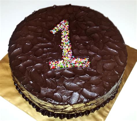 Jika ada gambar pilihan sendiri, edible artwork sedia design kan untuk anda. made by shas: Nuha's chocolate birthday cake