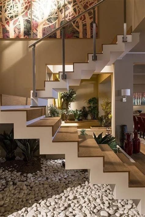 El día de hoy quiero compartirles unas atractivas ideas que en lo personal todas me encantaron, son ideas para decorar con jardines interiores bajo las escaleras, checa todas las opciones que te dejo aquí. 30 Under Stair Garden Ideas in 2020 | Modern houses ...