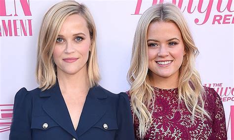 Reese Witherspoon 43 And Lookalike Daughter Ava Phillippe 20 Light