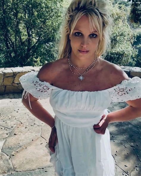 Britney Spears se desnudó por completo en una playa nudista y superó la