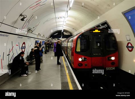 Embankment Underground Tube Station Northern Line Platform London