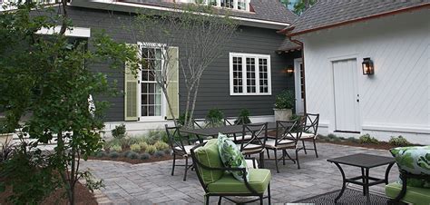 Iron gray's deep, bold shade enter your zip code, and we'll customize this site to show you the unique combination of james hardie fiber cement products and colorplus® colors available near you. 5 Most Popular Home Siding Colors in 2020 - L&L Contractors