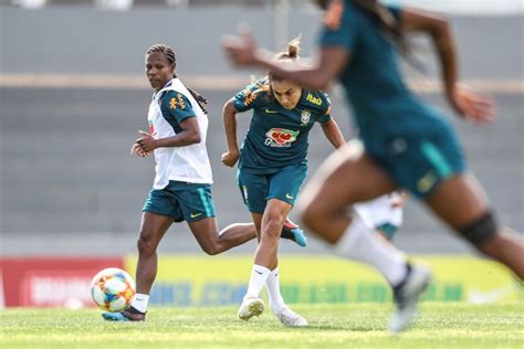 Vai ser capitão da seleção. Seleção feminina treina completa para a Copa do Mundo na ...