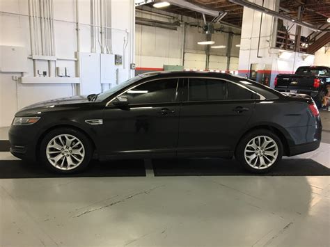 Pre Owned 2015 Ford Taurus Limited Fwd 4d Sedan