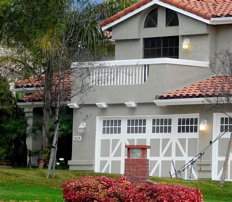 But there are times when a cool exterior wall paint is a smart choice to match a bold environmental statement. 25 Inspiring Exterior House Paint Color Ideas: Exterior ...
