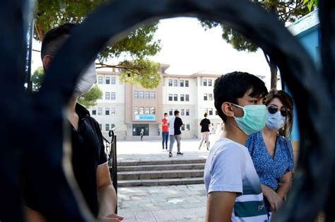 29 mart 2021, pazartesi 23:11 milli eğitim bakanlığı (meb), eğitimde yerinde karar uygulaması kapsamında 1 mart 2021 pazartesi günü kamuoyu ile paylaşılan kriterler doğrultusunda, yüz yüze ve uzaktan eğitim faaliyetlerine il bazlı. MEB'den son dakika uzaktan eğitim açıklaması! Tarih belli ...