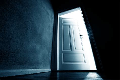 30000 Scary Door Pictures Download Free Images On Unsplash