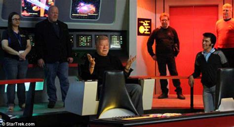 Имя — мише́ль ли ма́йо (англ. William Shatner visits Star Trek replica set of Starship ...