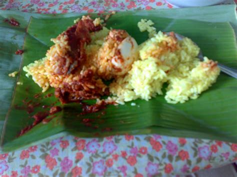 Setelah nasi matang, jangan tutup rice cooker. mimiesaienie.blogspot.com: Nasi kuning Sabah