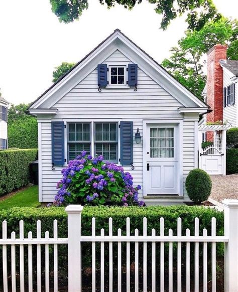 20 White Picket Fence Landscaping Ideas And Designs Cottage Exterior