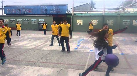 La educación física es una disciplina pedagógica que basa su intervención en el movimiento corporal. Juegos Educación Física - Corre Que Te Quemo - YouTube