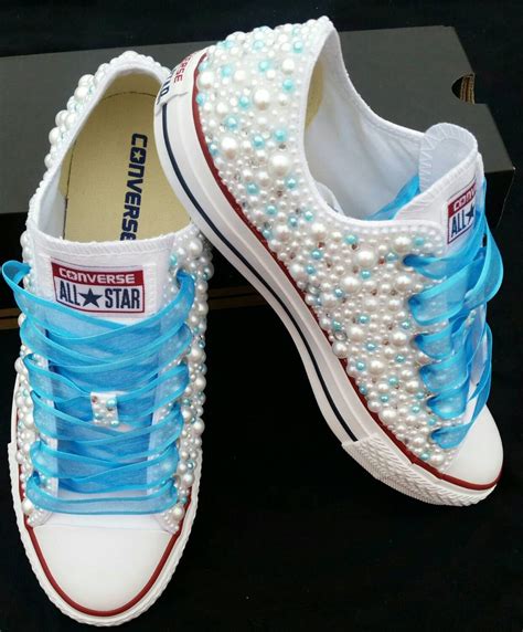 Für welchen schnitt sie sich sie können sich ebenso für ein bodenlanges kleid oder ein klassisches hochzeitskleid fürs standesamt wählen. Converseshoes$29 on | Converse hochzeit, Hochzeit ...