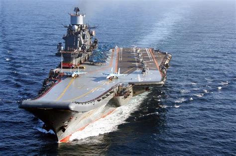 Berbeda dengan kapal induk amerika yang memiliki tanker, angkut dan awacs dalam bagian dari kapal induknya, kapal induk rusia tidak memili unsur unsur itu dalam carrier wing nya. Kapal Induk Apa Saja yang Akan Memperkuat Armada Rusia ...