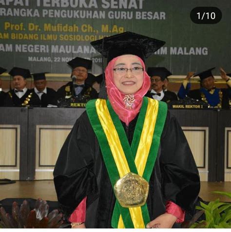 Ia dekat dengan mantan rektor mudjia rahardjo. PROF. DR. MUFIDAH CH.: PROFESOR KE-10 UIN MALANG