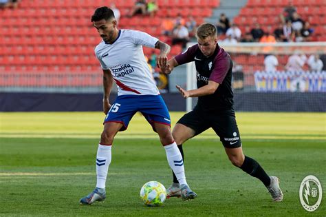 Quantos escanteios em média (a favor/contra) tem a liga inglesa. Brasileiro que atua na segunda divisão do campeonato ...