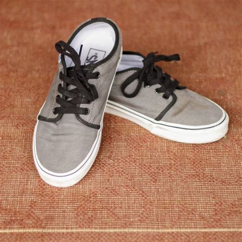 Men's sandals may have a formed or flat foot bed. How to Lace Vans: Step-by-Step (With images) | How to lace vans, Vans, Vans classic