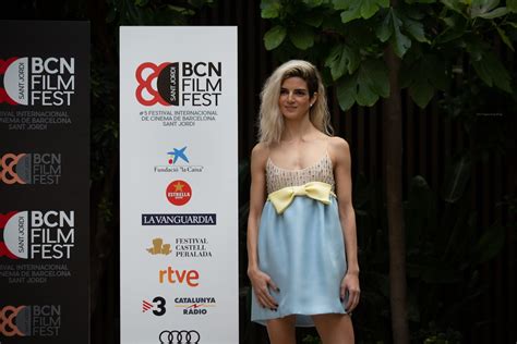 Clara Lago 在 BCN 电影节上炫耀她坚硬的乳头 13 相片 裸体名人