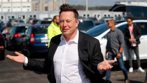 Elon Musk Says Apples Boss Snubbed Takeover Deal Bbc News