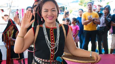 Baju Tradisi Ranau Vietnam Traditional Instruments
