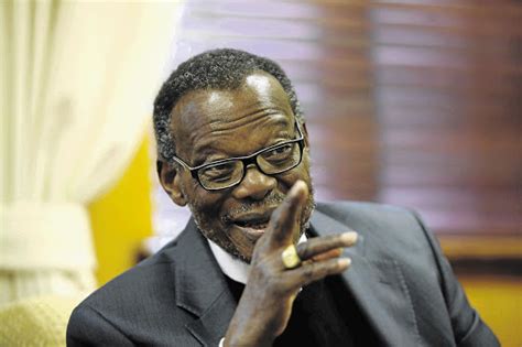 Mangosuthu gatsha buthelezi (27 ağustos 1928 doğumlu) güney afrikalı bir politikacı ve zulu kabile lideri inkatha. Mangosuthu Buthelezi's wife dies