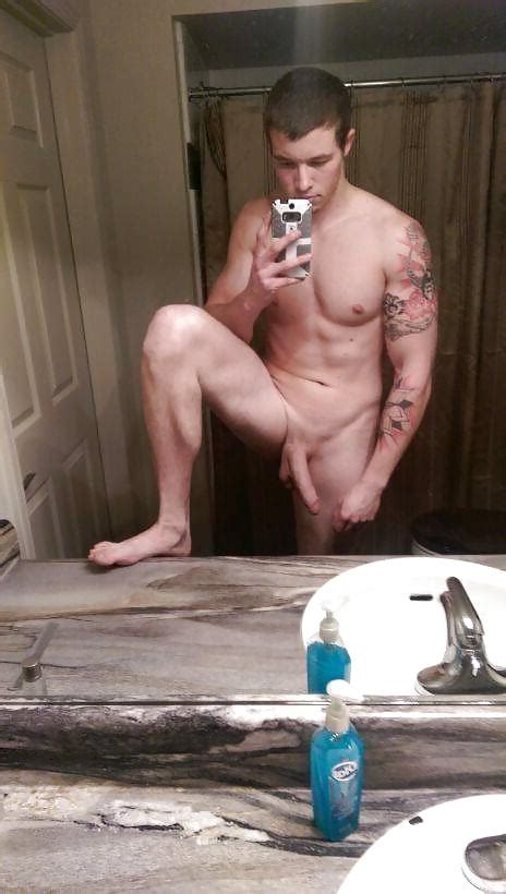 Naked Men In The Mirror 31 Pics
