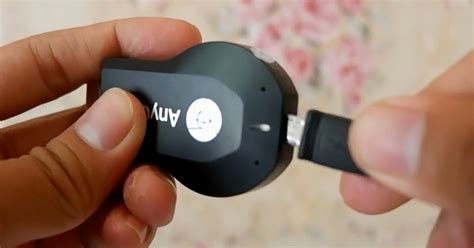 Proyektor punya peran penting untuk proyektor adalah sebuah alat optik yang digunakan untuk menampilkan dan membesarkan gambar pada benq: Cara Menghubungkan HP ke Proyektor - NANANG SRIYADI