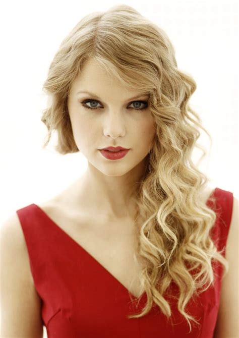 Top 50 Beautiful Wavy Long Hairstyles To Inspire You Taylor Swift