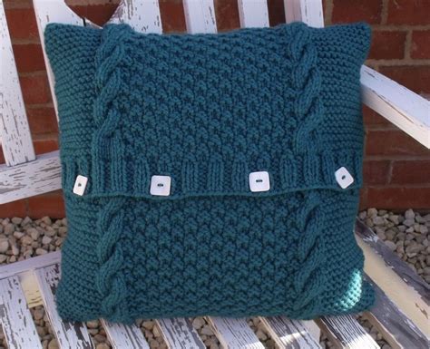 Knitted cushion pattern knitted cushion covers cushion cover pattern knitted cushions easy knitting loom knitting knitting patterns free even the most novice of knitters can cast on this incredibly easy knit. KNITTING PATTERN - EASY KNIT CHUNKY CUSHION COVER - CABLE ...