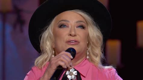 Tanya Tucker Joined By Daughters For Loretta Lynn Memorial Performance