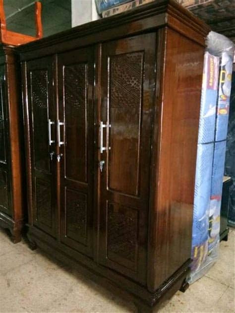 Itulah tadi kisaran harga lemari pakaian kayu jati 3 pintu, apabila anda ingin mendapatkan harga lebih murah lagi sebaiknya beli kayu jati glondongan dan dipecah sendiri lalu. Jual LEMARI 3 PINTU JATI di lapak Chelia cheliafurniture