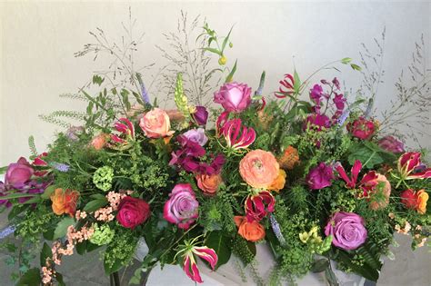 Gewone brunel wordt 7 tot 45 cm hoog. rouwstuk met paarse en zacht oranje rozen | Begrafenis bloemen, Bloemstukken, Bloemen