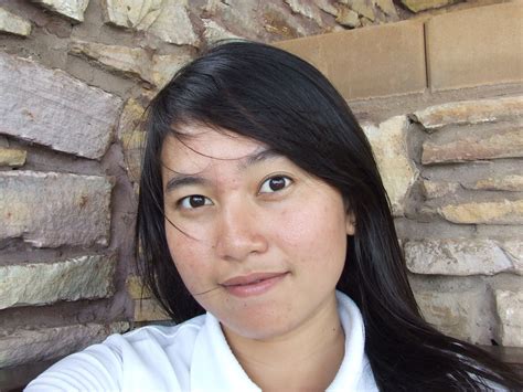 무료 이미지 손 사람들 소녀 여자 사진술 아시아 사람 초상화 모델 레이디 표정 미소 십대 태국 인간의 몸 흑발 얼굴 눈 머리 피부