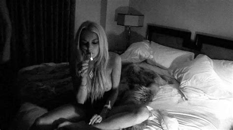 Lindsay Lohan As Marilyn Monroe Nude On Red Velvet Pics Xhamster The
