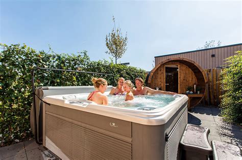 Huisje Met Zwembad En Jacuzzi Vlakbij Arnhem Vakantiehuis Met Jacuzzi