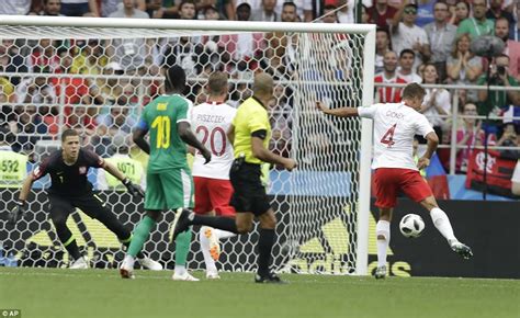Poland 1 2 Senegal Defensive Errors T Africans Victory In Group H
