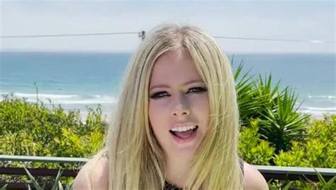 Tiktok Avril Lavigne Estrena Su Primer Video Junto A Tony Hawk Redes Sociales Nnav Video