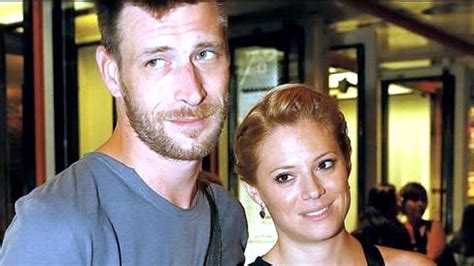 Check spelling or type a new query. Szinetár Dóra enyhén sérült harmadik gyermekével teljes ...