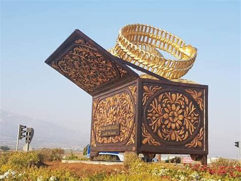 Samsun'un vezirköprü ilçesinde yaygın bir şekilde kullanılan yassı semavere coğrafi i̇şaret tescil belgesi alınarak vezirköprü semaveri olarak tescillendi.belediye binasında yapılan basın toplantısı. Sosyal medyada esprili bir dille eleştiri konusu olan ...